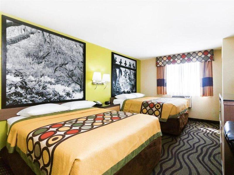 Super 8 By Wyndham Brunswick/St Simons Island Area Hotel Екстериор снимка