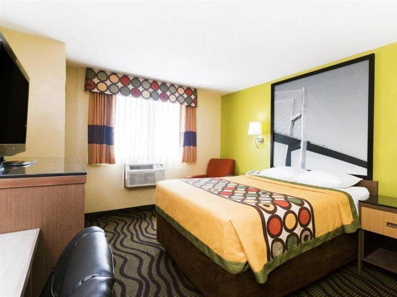 Super 8 By Wyndham Brunswick/St Simons Island Area Hotel Екстериор снимка
