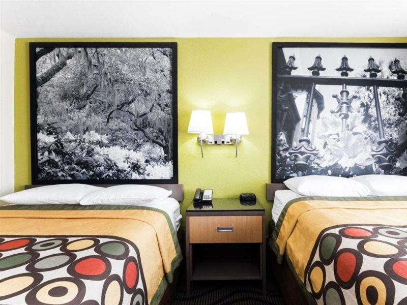 Super 8 By Wyndham Brunswick/St Simons Island Area Hotel Екстериор снимка