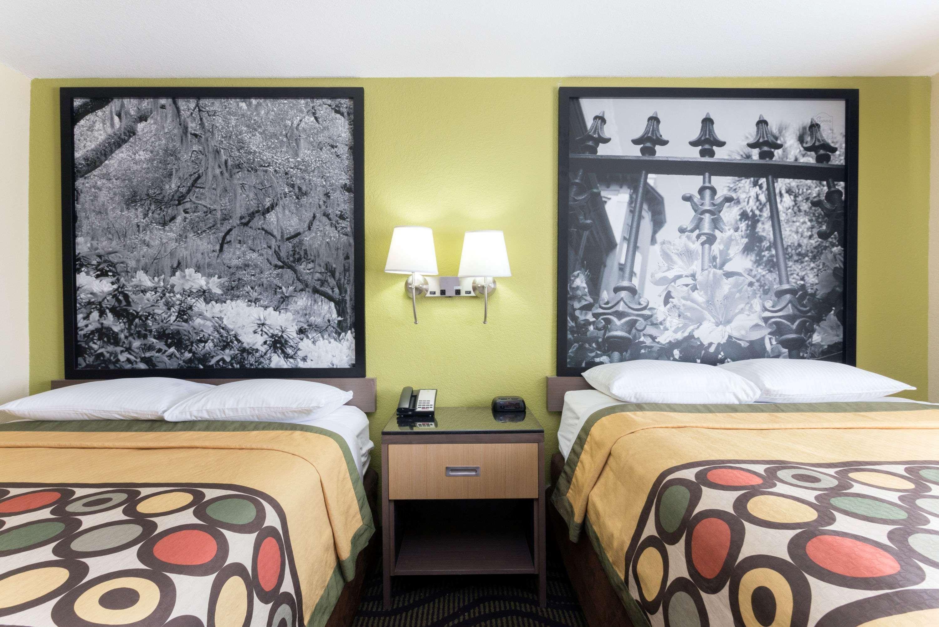 Super 8 By Wyndham Brunswick/St Simons Island Area Hotel Екстериор снимка