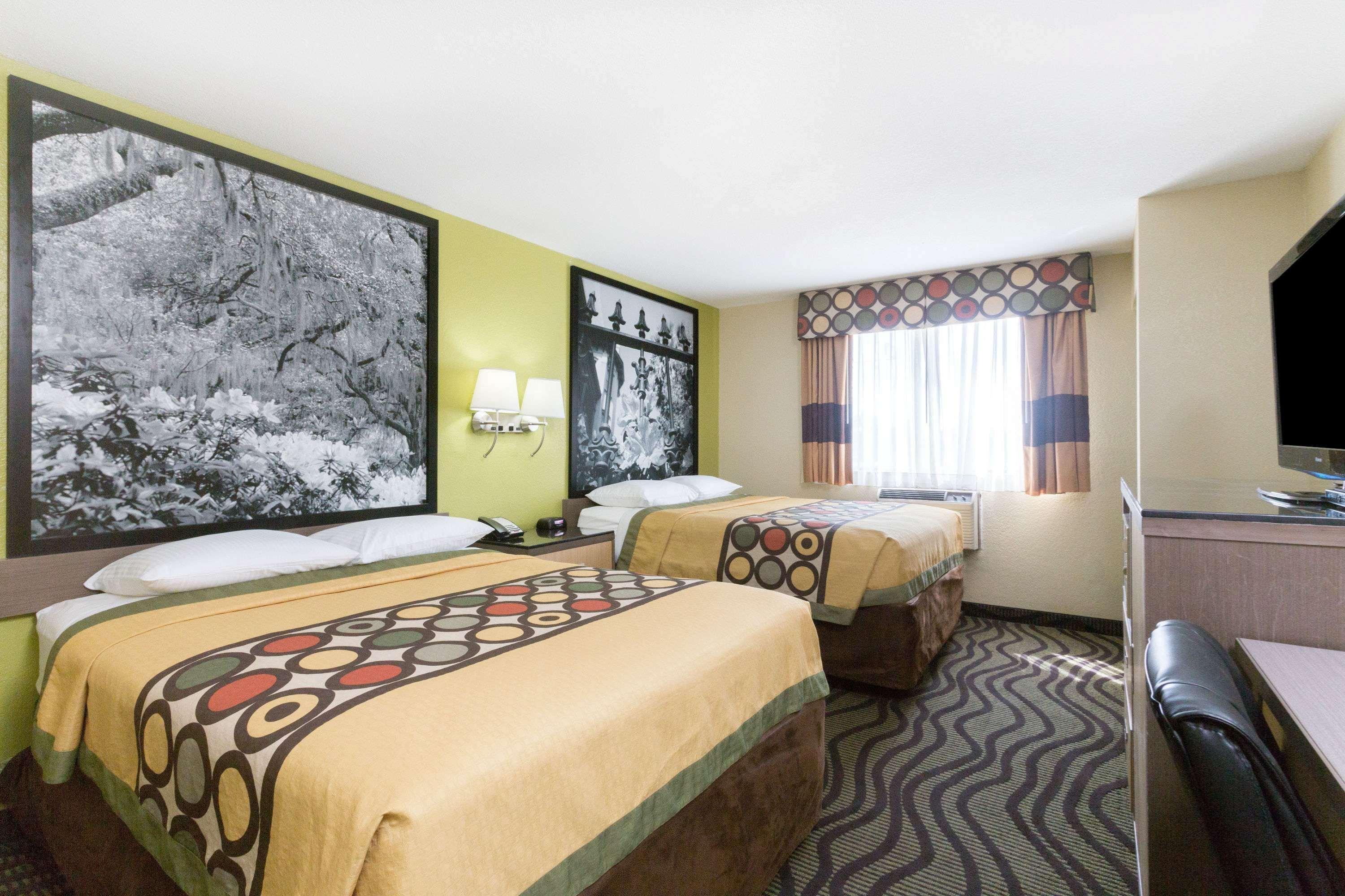 Super 8 By Wyndham Brunswick/St Simons Island Area Hotel Екстериор снимка