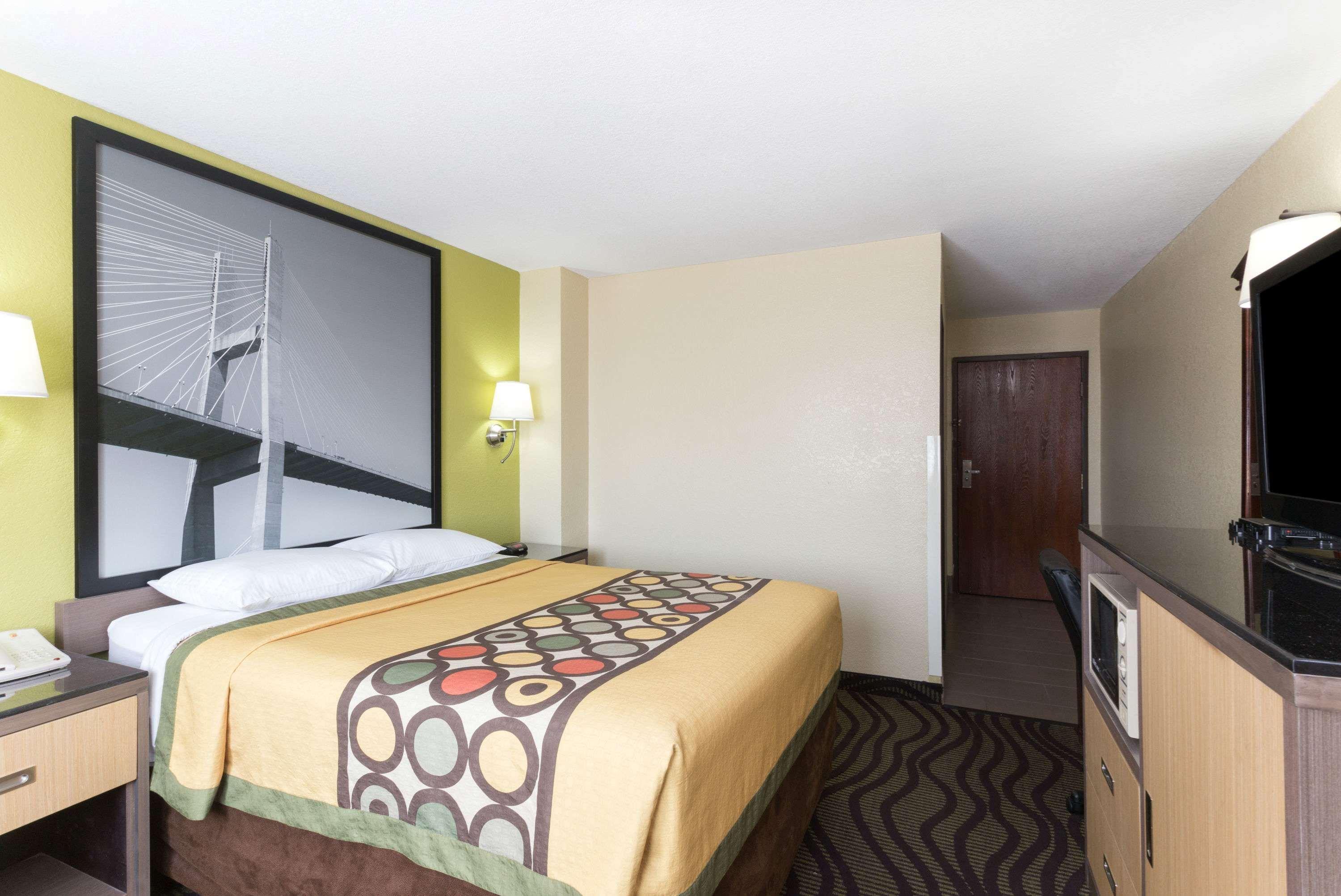 Super 8 By Wyndham Brunswick/St Simons Island Area Hotel Екстериор снимка