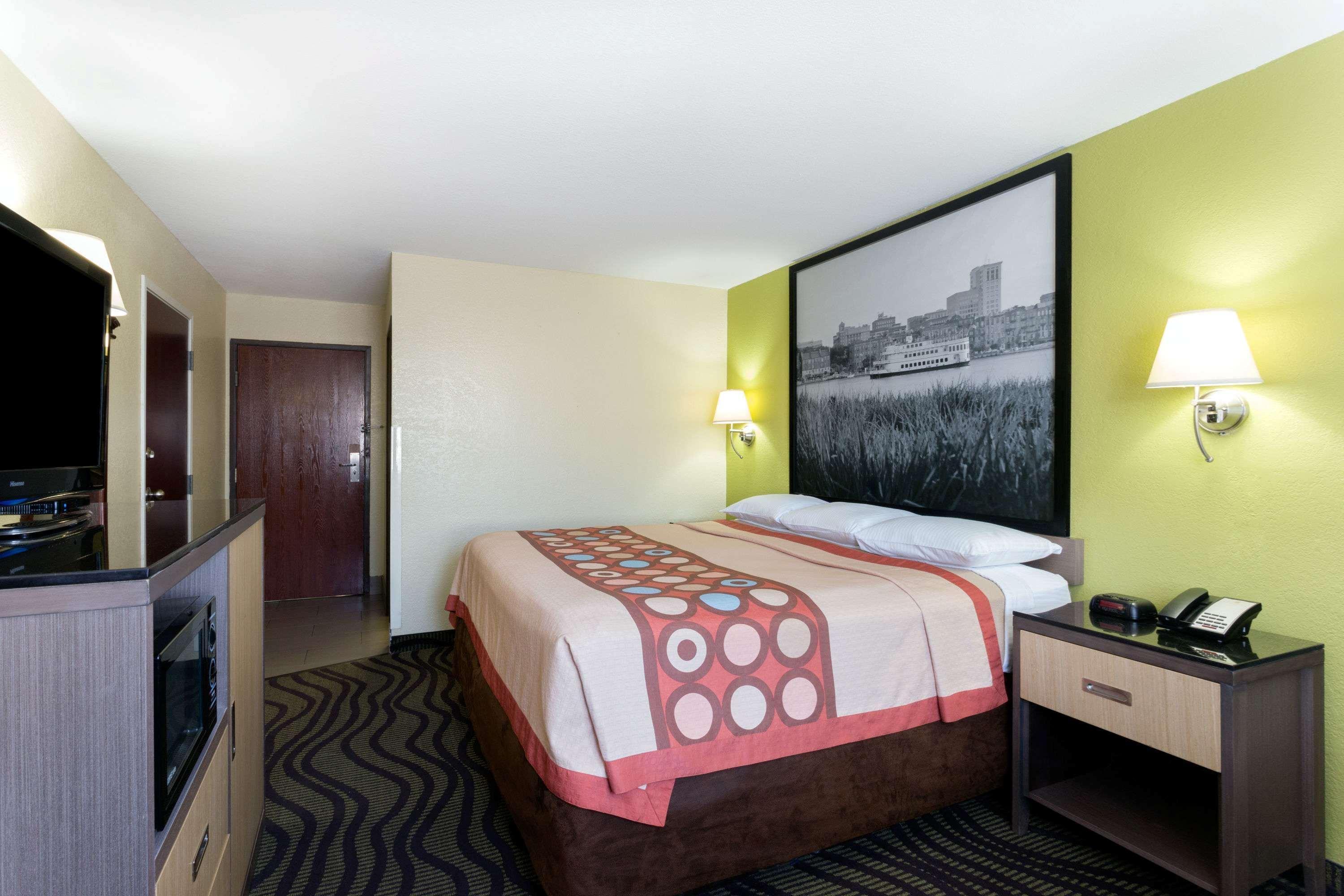 Super 8 By Wyndham Brunswick/St Simons Island Area Hotel Екстериор снимка