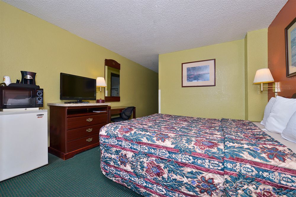 Super 8 By Wyndham Brunswick/St Simons Island Area Hotel Екстериор снимка