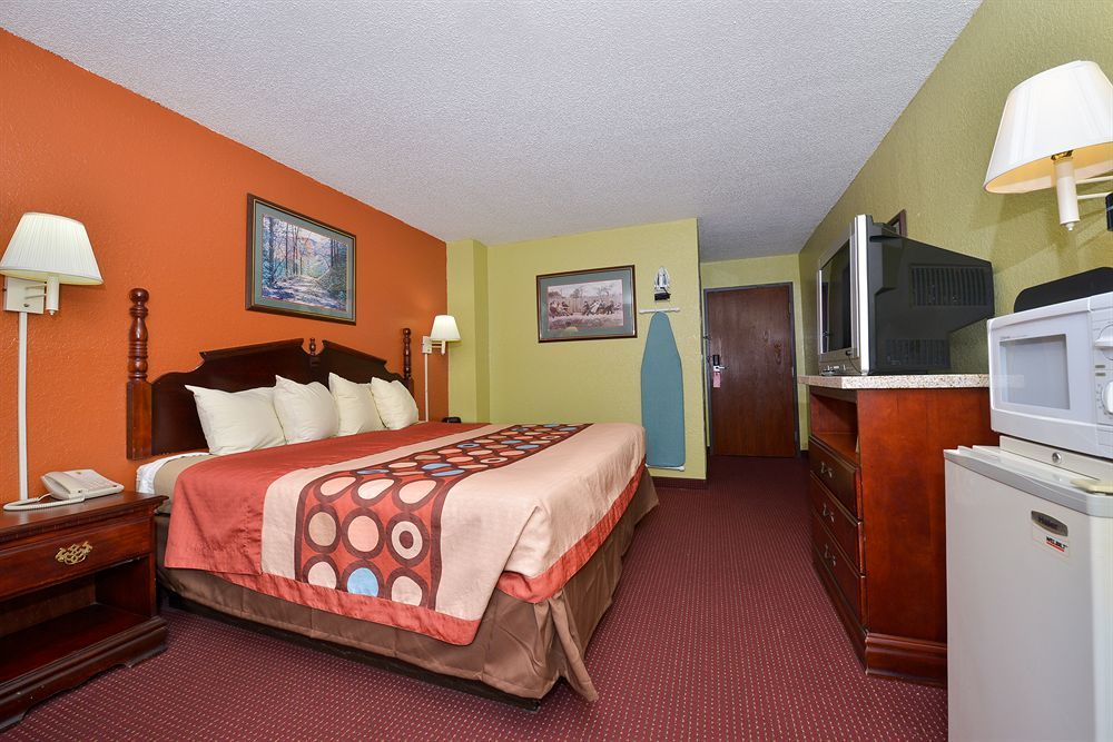 Super 8 By Wyndham Brunswick/St Simons Island Area Hotel Екстериор снимка