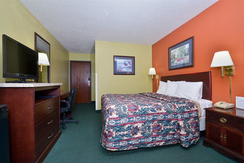 Super 8 By Wyndham Brunswick/St Simons Island Area Hotel Екстериор снимка