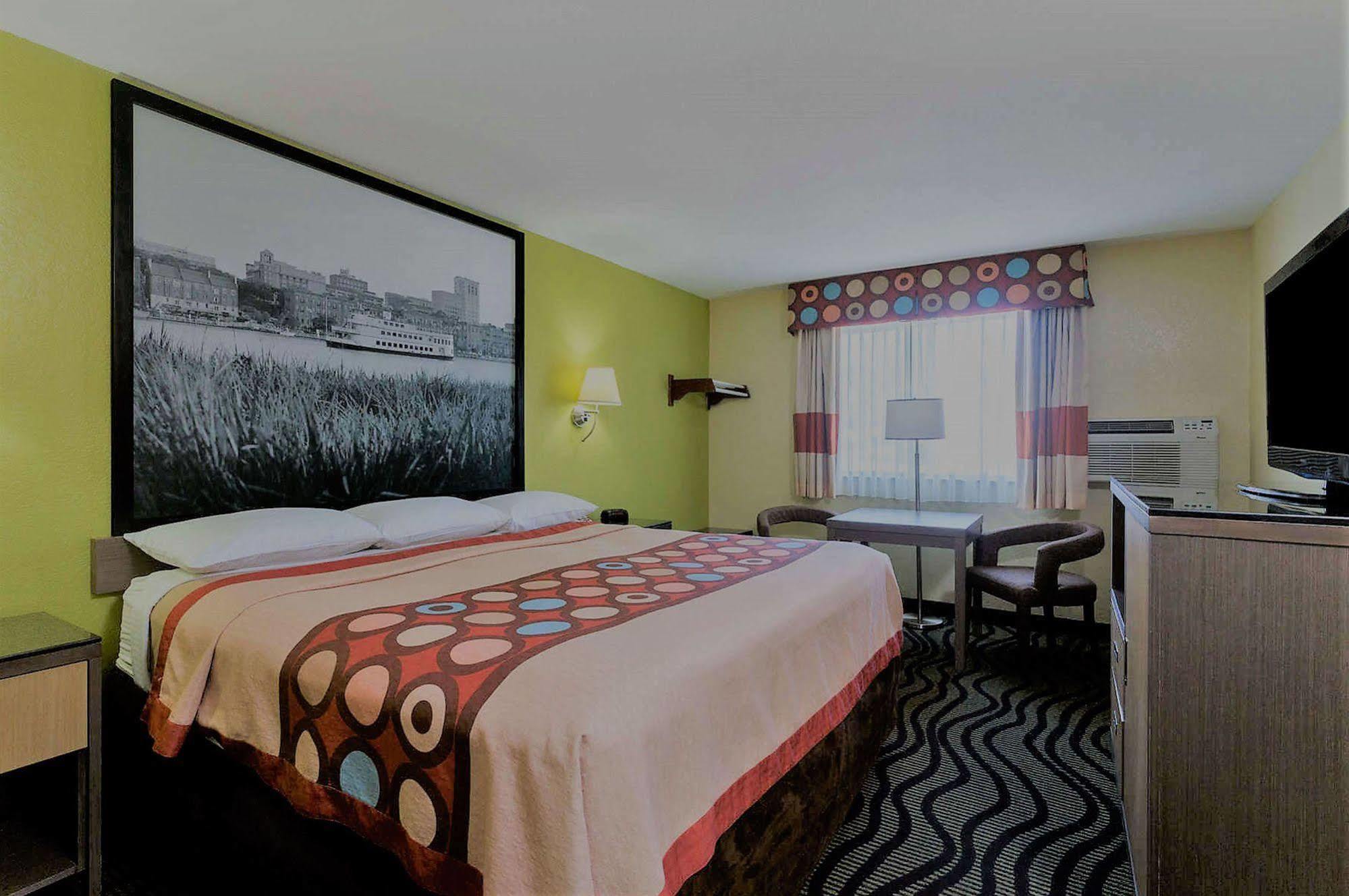 Super 8 By Wyndham Brunswick/St Simons Island Area Hotel Екстериор снимка