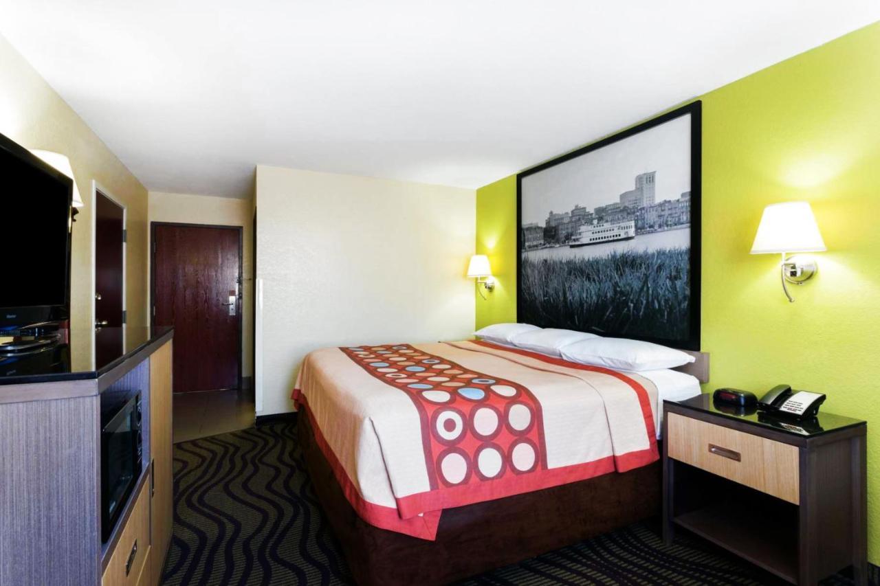 Super 8 By Wyndham Brunswick/St Simons Island Area Hotel Екстериор снимка