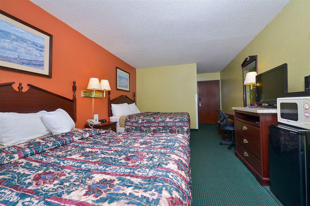 Super 8 By Wyndham Brunswick/St Simons Island Area Hotel Екстериор снимка